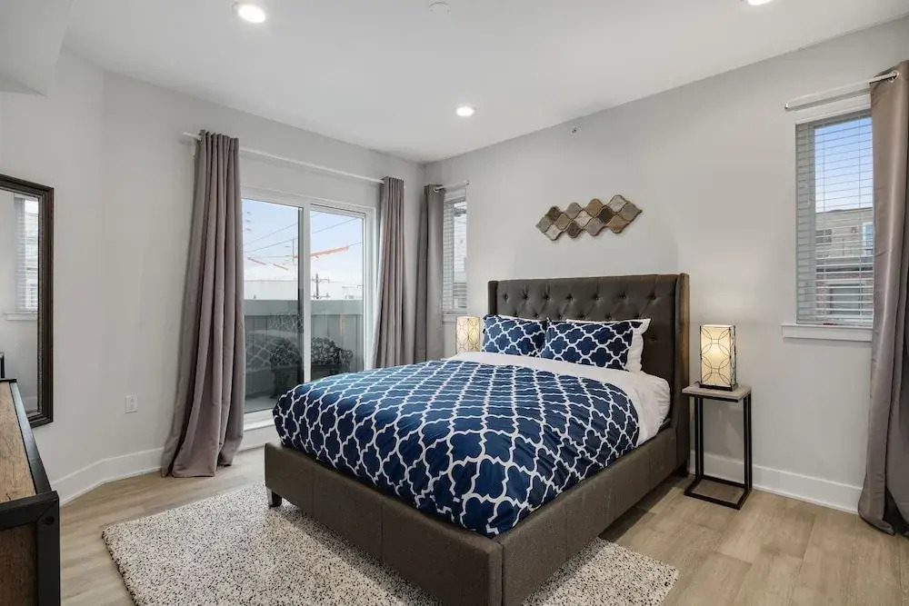 Bright 3 Bedroom + Rooftop Views