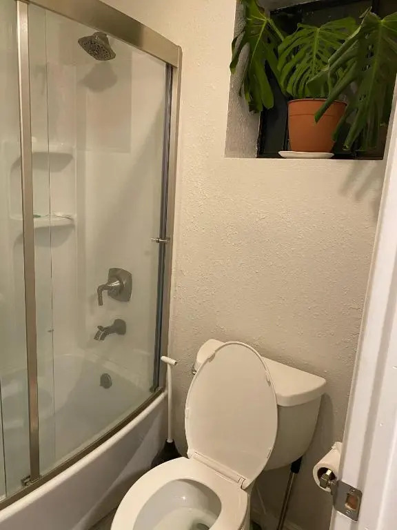 Private Room in Los Angeles w/ AC & WIFI