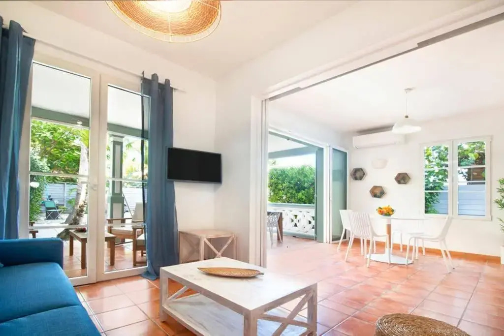 Villa Aquamarine, 2 bedroom beach house and private pool, Orient beach
