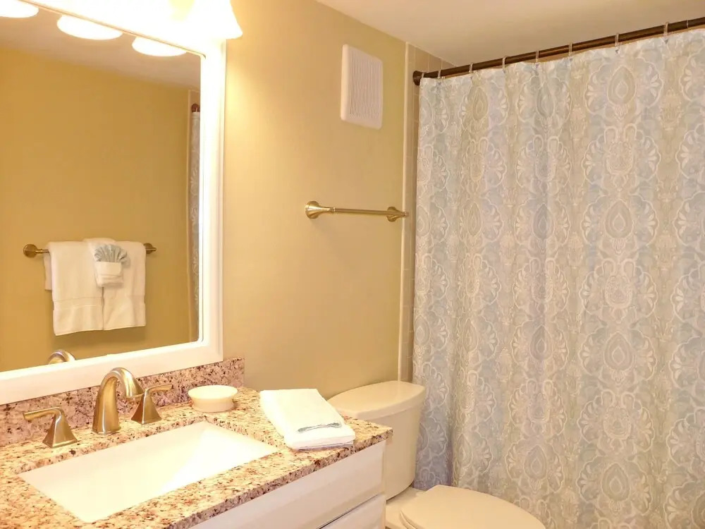 Beachfront Condo With Pool and Balcony Facing Beach