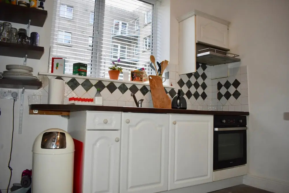 Central 1 Bedroom Apartment With Lively Decor
