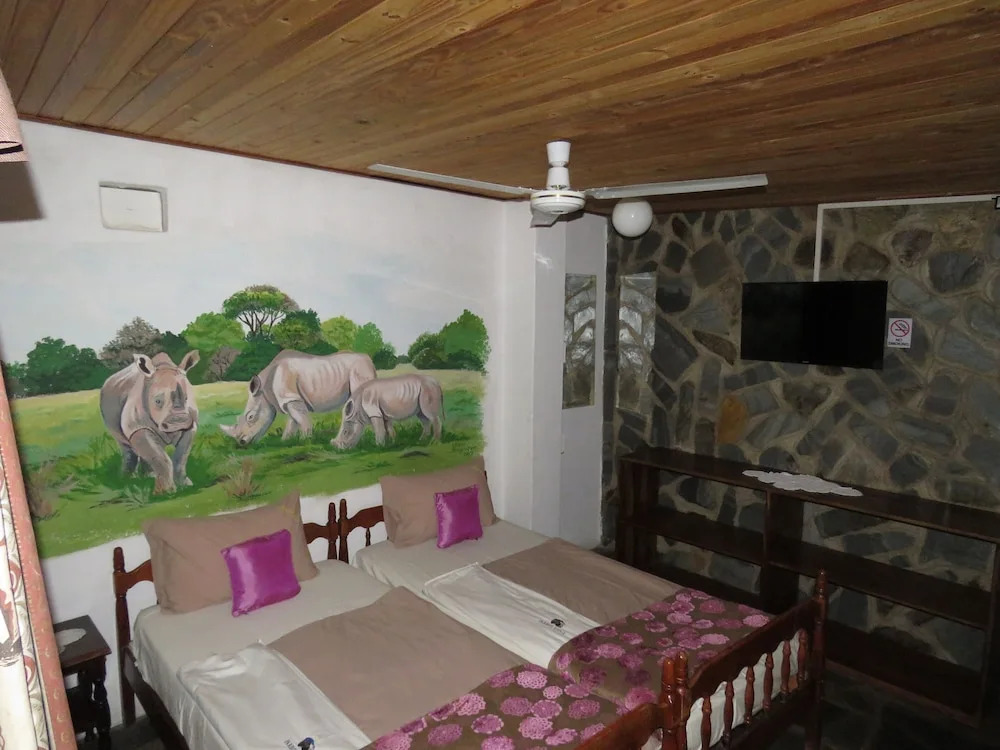 Parrot Lodge