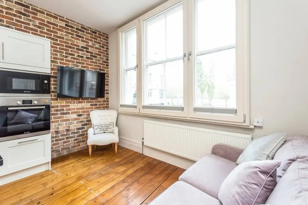 Putney riverside pad, perfect base for Wimbledon