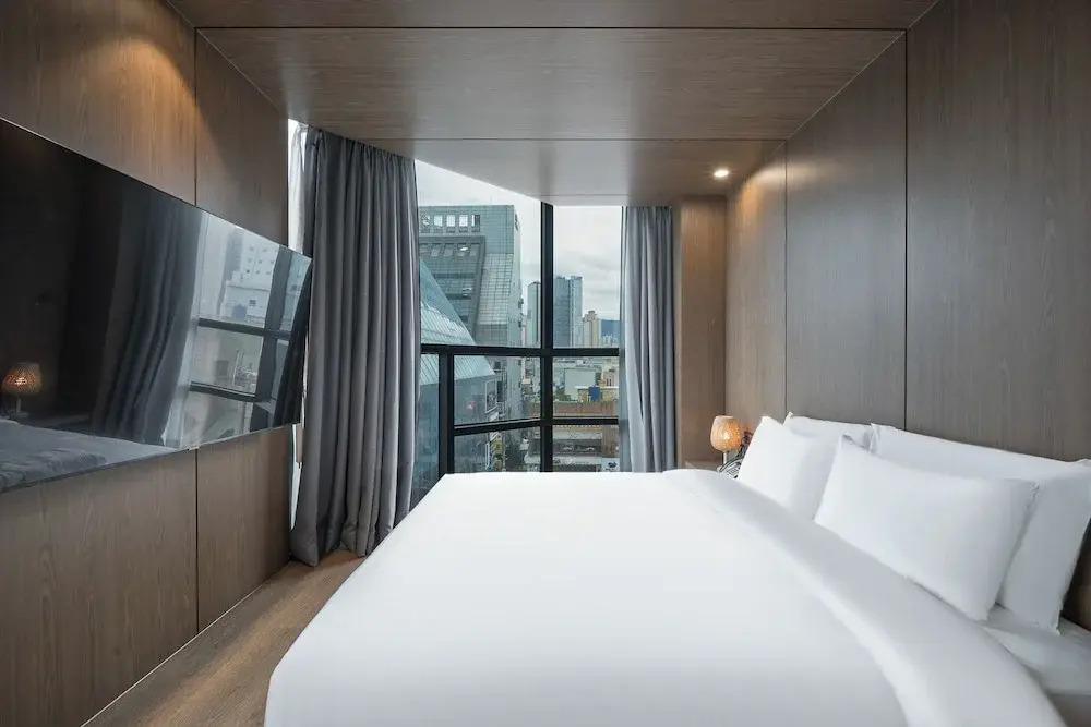 Giant Hotel