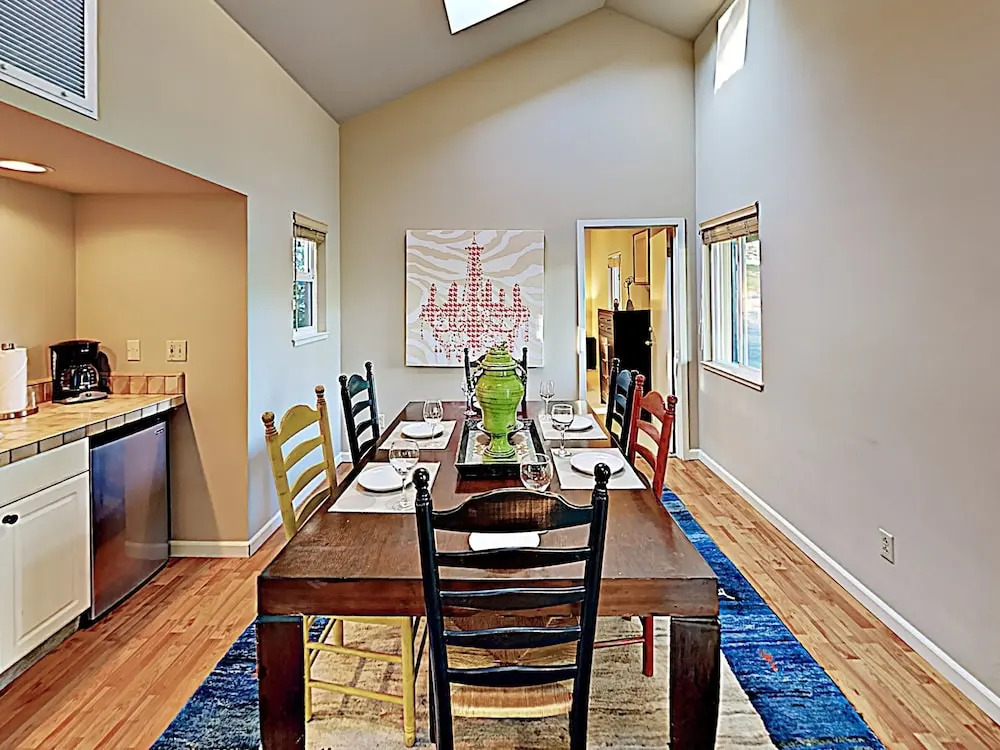 Spacious 6br Vineyard  - Pool & Valley Views 6 Bedroom Home