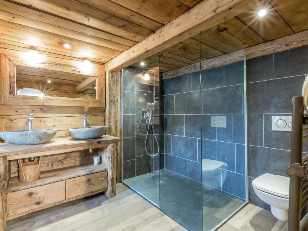 Chalet savoyard rénové, 10 pers, proche pistes, animaux admis - FR-1-304-162