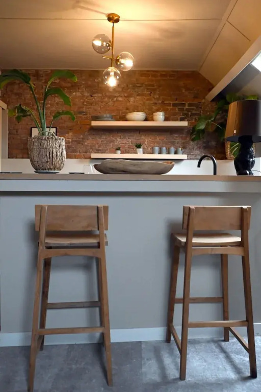 Cheap, Affordable Luxury in Antwerp Cc-4