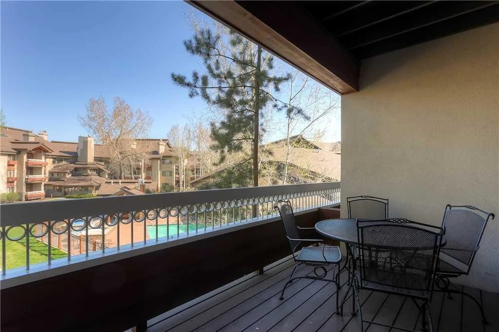 Tl2212 Stunning Condo with Private Balcony Overlooking the Pool