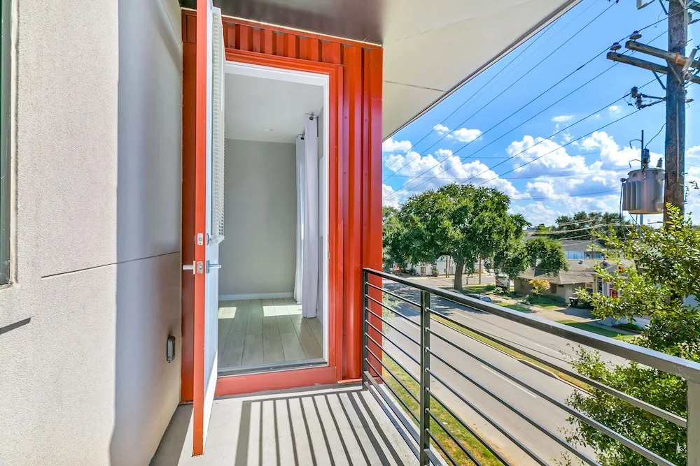 Spacious Townhouse with Balcony
