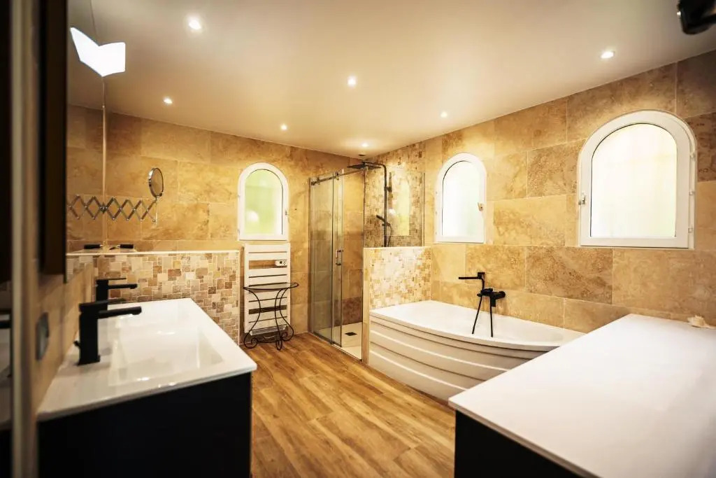 Villa Tessa for 14 people with private pool sauna and gym close to Aix en Provence
