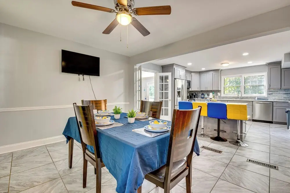 Spacious Home w/ Hot Tub, 14 Mi to Downtown Atl!