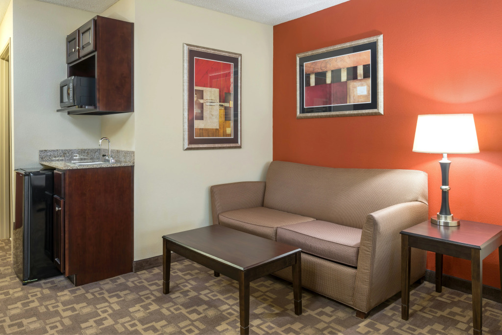 Holiday Inn Express & Suites Lexington Downtown Area-Keeneland by IHG