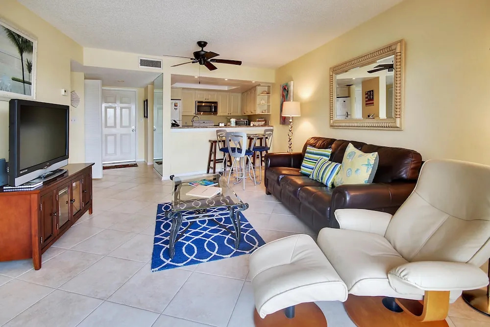 Land's End 304 Building 1 -lovely Updates/near Pool/bay Views