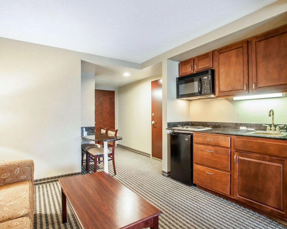 Comfort Inn & Suites Carneys Point - Pennsville