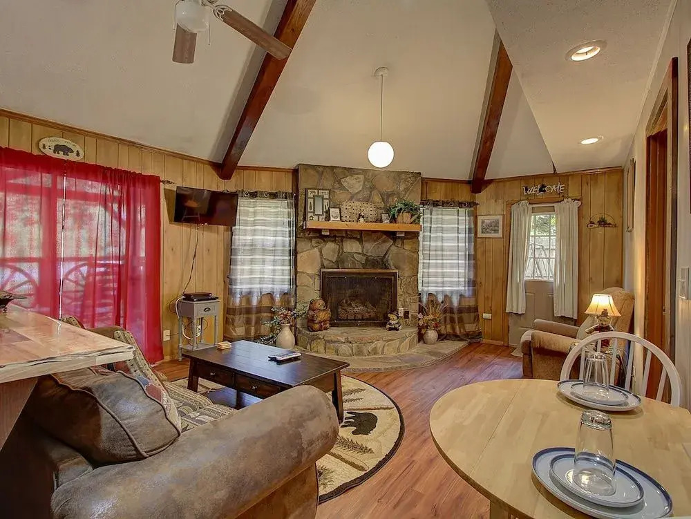 Bear Hugs 1 Bedroom 1 Bathroom Chalet