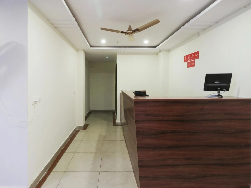 Sujatha Nirmala Convent Road by OYO Rooms