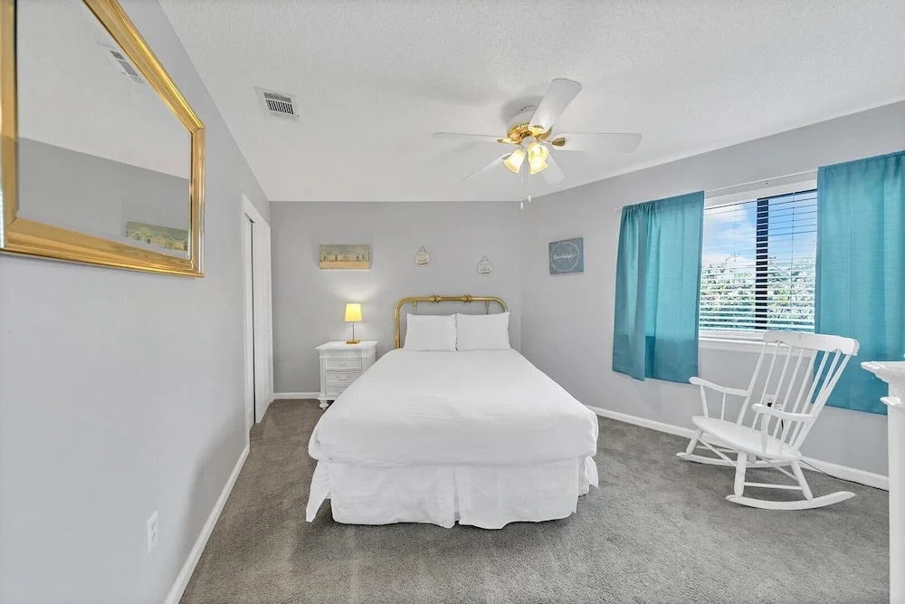 Crystal Village II, Unit 18A