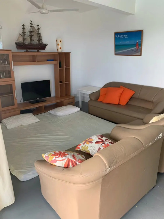 Charming Lagoon-view Apartment in Rodrigues
