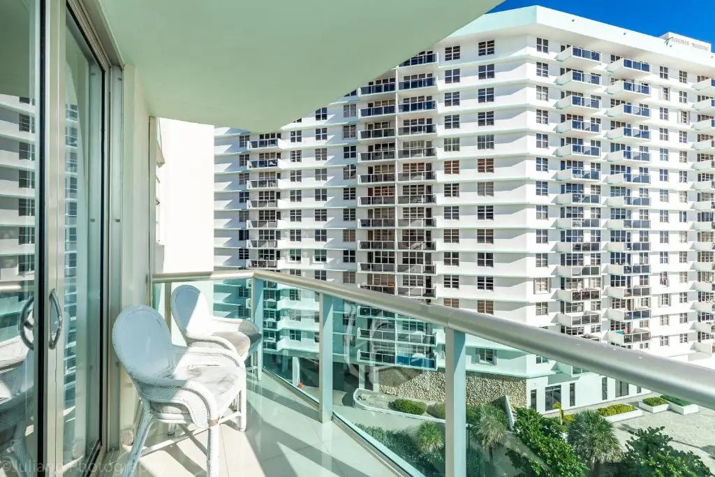Beachfront 2 bedroom at Tides Hollywood 8th floor