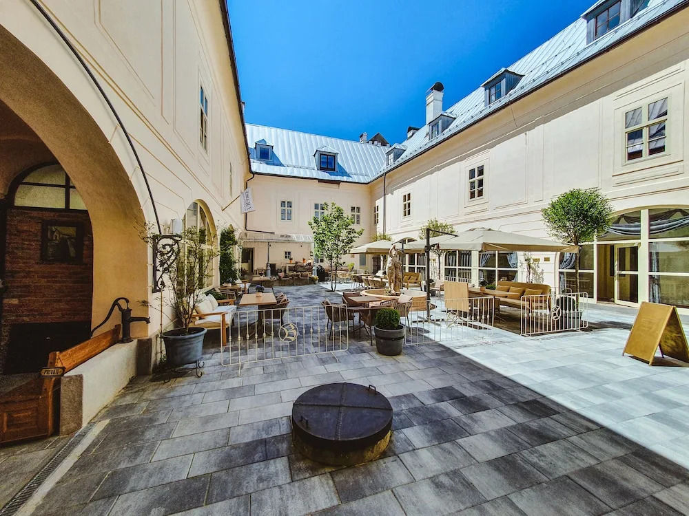 Opera apartments - Mestský palác