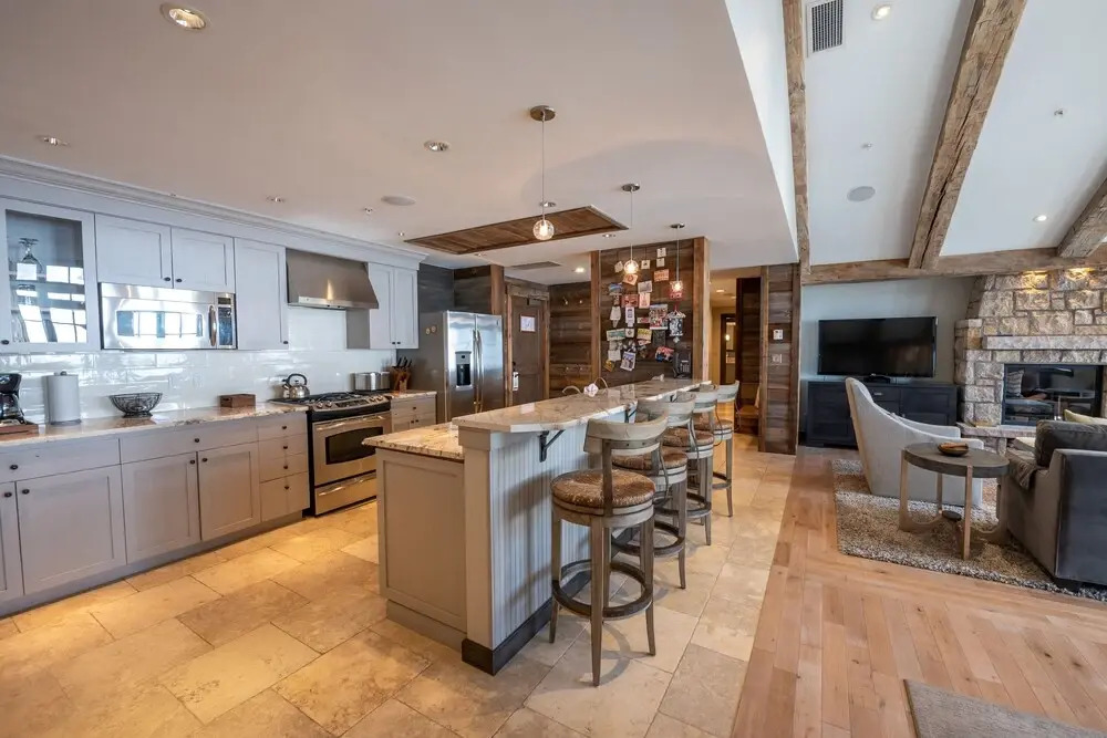 Three Bedroom Mountain Chic 6th Floor Penthouse with Amazing View 3 Condo - No Cleaning Fee! by RedAwning