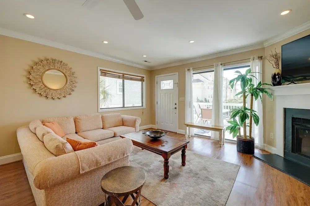 Condo w/ 2 Decks - Steps to Wrightsville Beach!