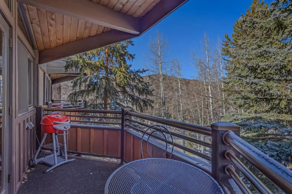 Laurelwood Condominiums Studio Premier Unit 114