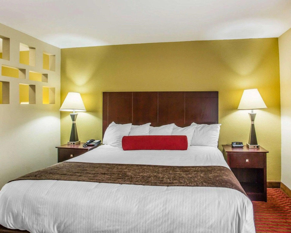 Quality Suites Nashville Airport