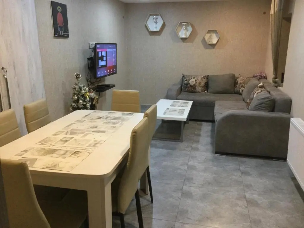 Apartment White Orchid