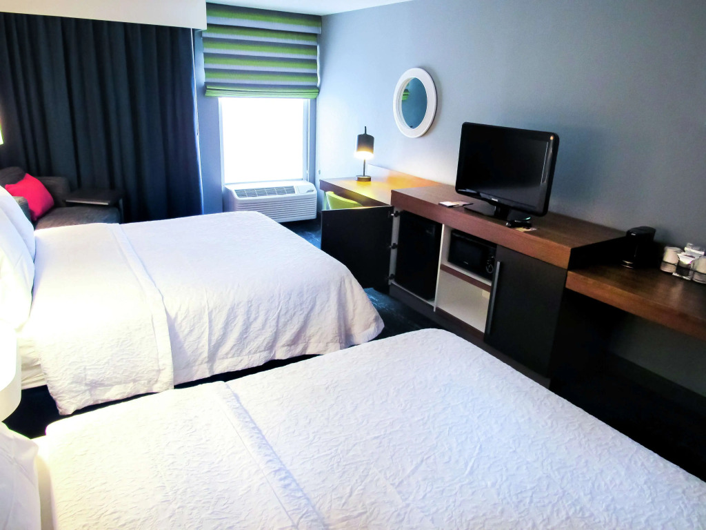 Hampton Inn & Suites Newtown