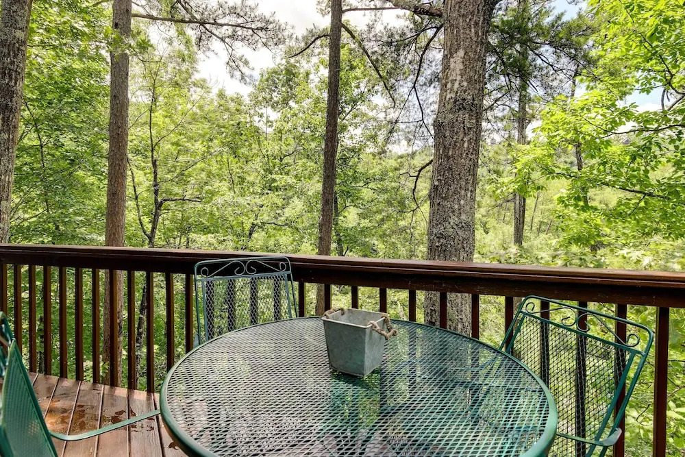 Sevierville Cabin w/ Hot Tub, Views & Pool Access!
