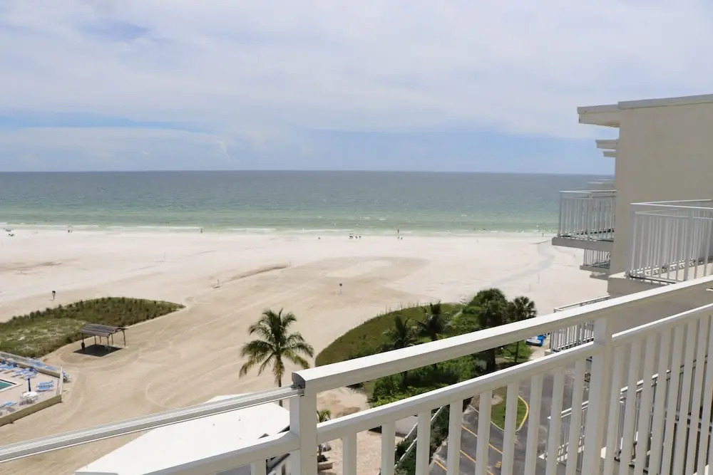 Jamaica Royale - 804 - 2 Br Condo