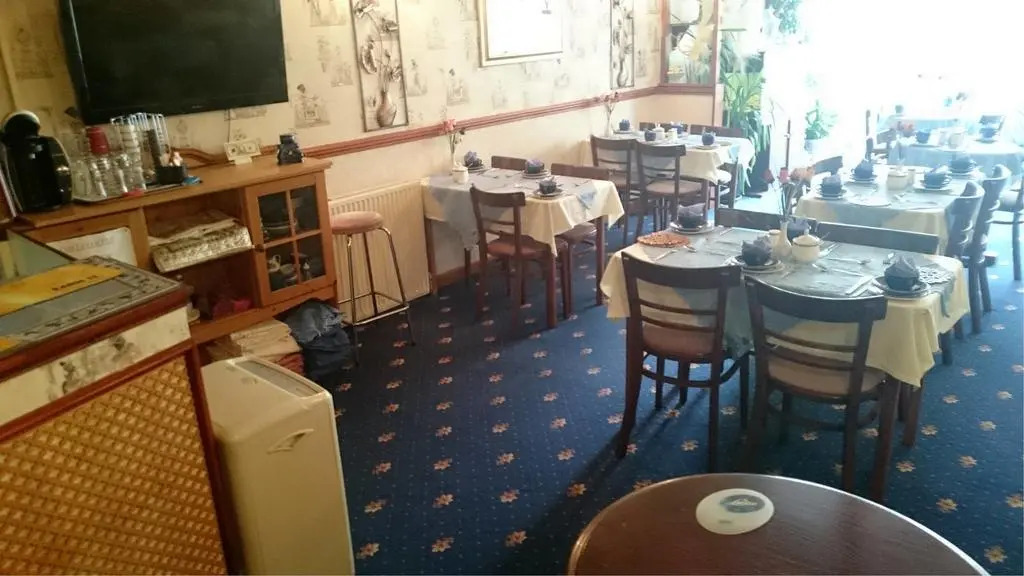 Willow Grove Hotel