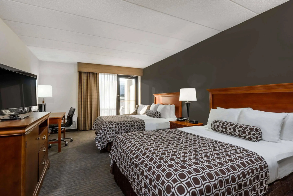 Delta Hotels by Marriott Cincinnati Sharonville