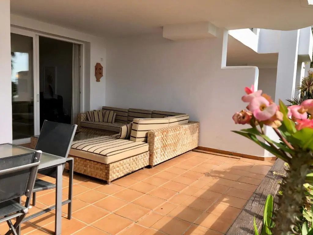 Spacious & sunny ground floor apartment close to Puerto Banus