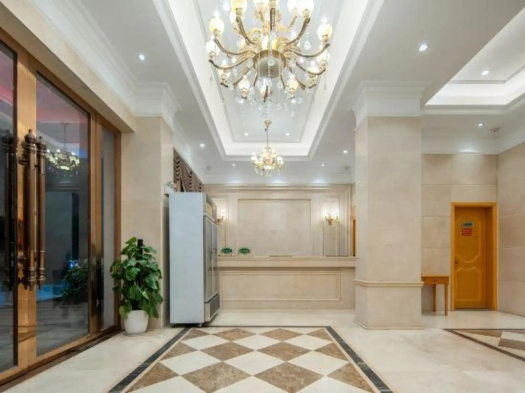 Chihao Hotel (Shenzhen Shiyan Hongfa World Store)