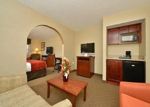 Quality Suites at Evergreen Parkway