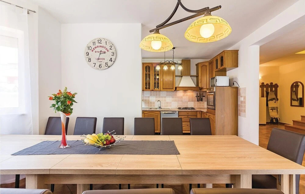 Beautiful Home in Pula With Wifi and 7 Bedrooms
