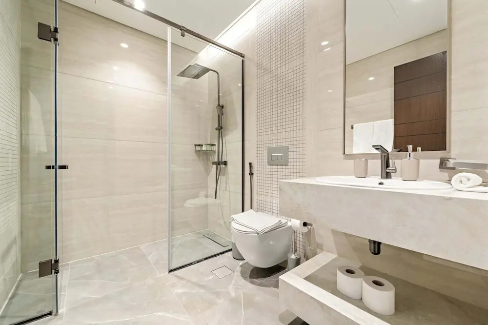 Luxurious Stay in JVC With Rooftop Pool Gym