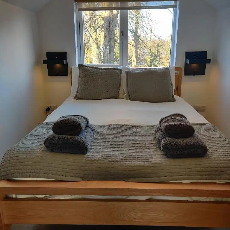 Delightful & Picturesque Modern Detached Apartment, Next to Chester Zoo, Near Park and Ride to City Centre
