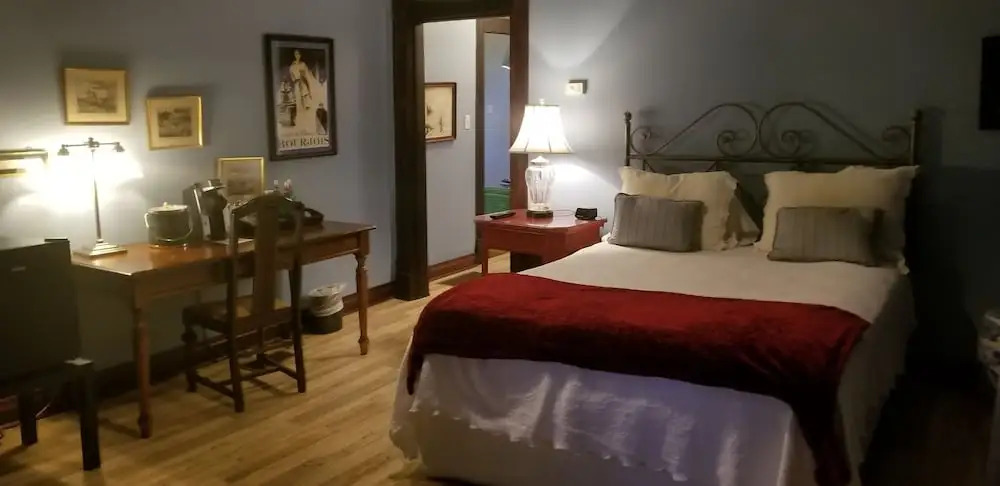 Downtown Guest Quarters Hotel
