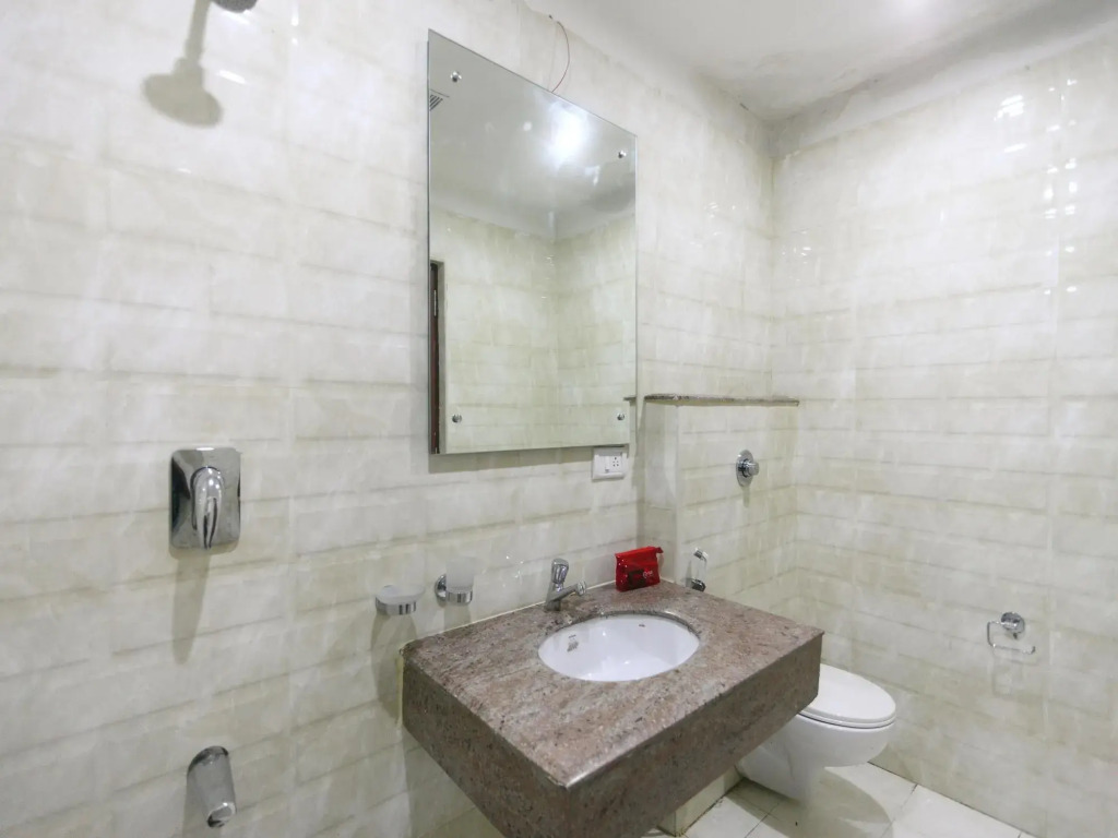 OYO Rooms ECR Off Uthandi Beach