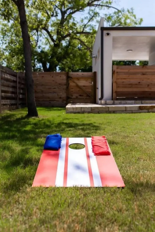 Divine 3br/2.5ba Downtown/east-side Home by Domio