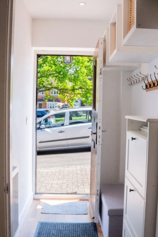 Cleave House - Stylish n Chic 3 Bed House Mins From Central London