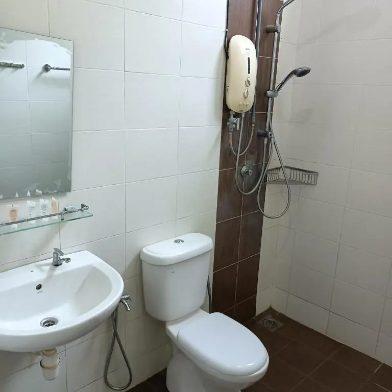 4 Bedrooms Homestay, Fully Aircond in Sendayan by DKAY HOMES I 10-15 pax