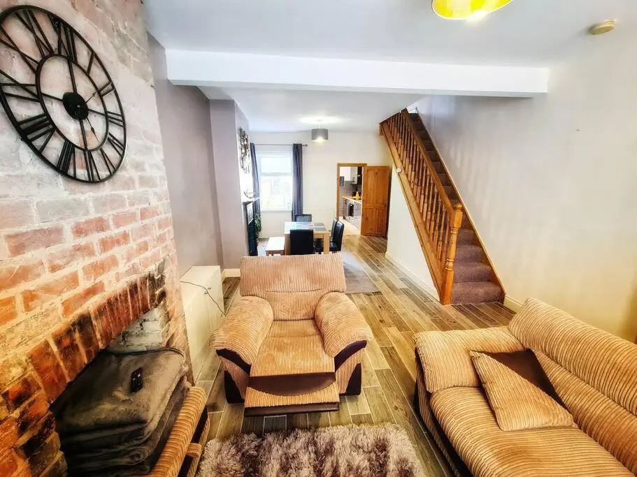 Lovely 3 bedroom house with garden and parking