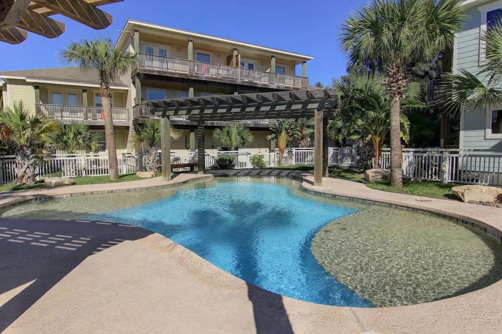 Sea Breeze 3 Bedrooms 3 Bathrooms Condo