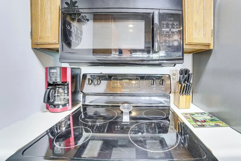 2 Mi to Silver Dollar City: Reed Springs Condo