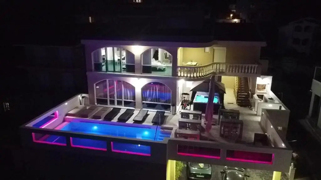 Apartments Ela