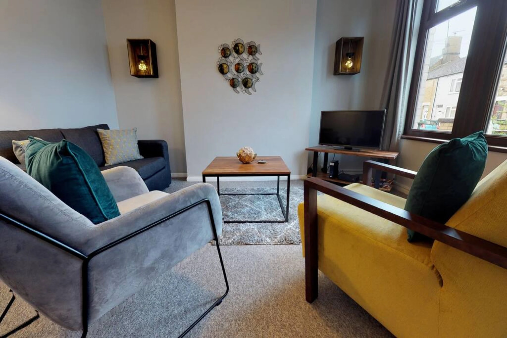 StayZo 2BR House Accommodation in Peterborough